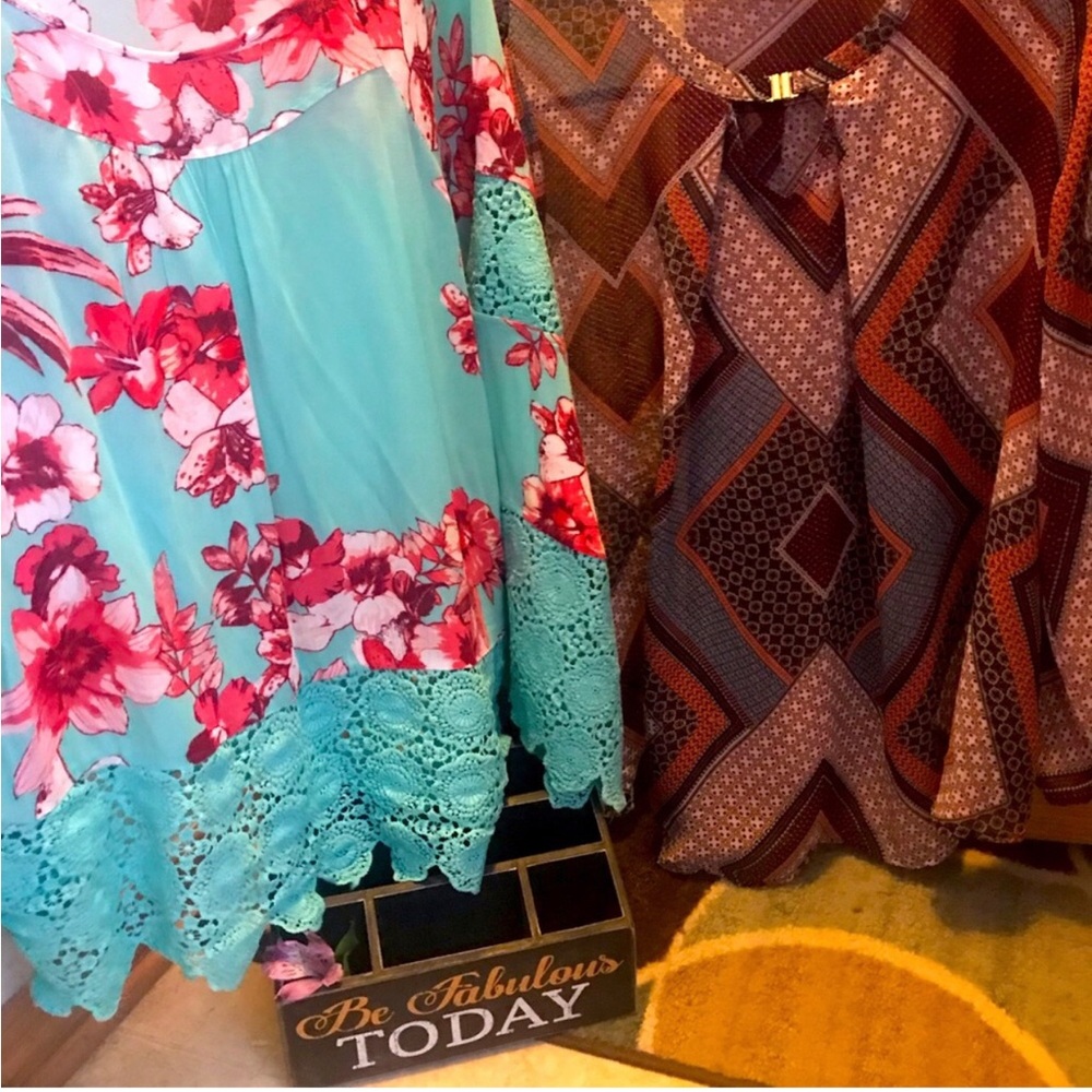 (x4) Women’s Tops